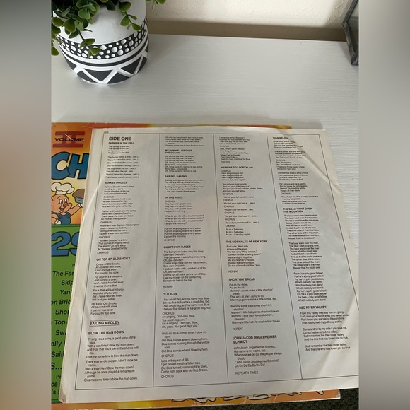 VINYL RECORD DISNEYLAND WALT DISNEY'S CHILDREN'S FAVORITES VOLUME TWO 29 songs - Picture 3 of 6